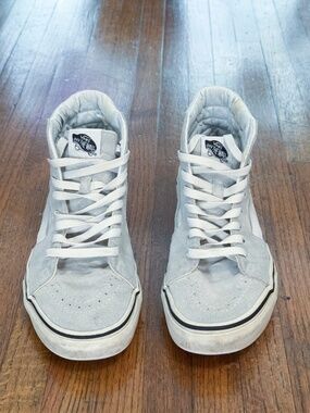 Vans Sk8-Hi sneakers in light grey & white. US size 8 W (6.5 M)